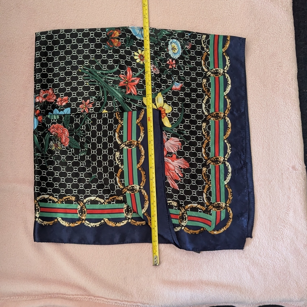 Floral and Chain Pattern Scarf - Picture 2 of 5